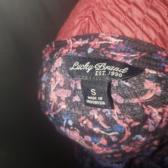 LUCKY Brand Blue and White With Red Flowers 3/4 Sleeves Boho Top.  Size S. - Picture 5 of 6